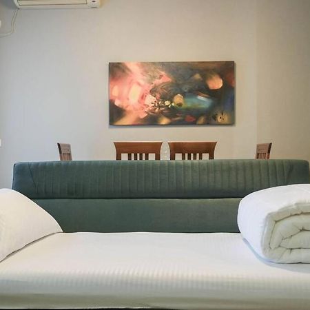 Staycation, City Center Apartment With Balcony Tiran Dış mekan fotoğraf
