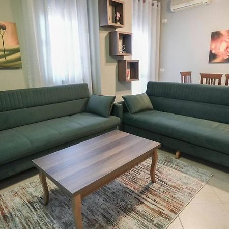 Staycation, City Center Apartment With Balcony Tiran Dış mekan fotoğraf