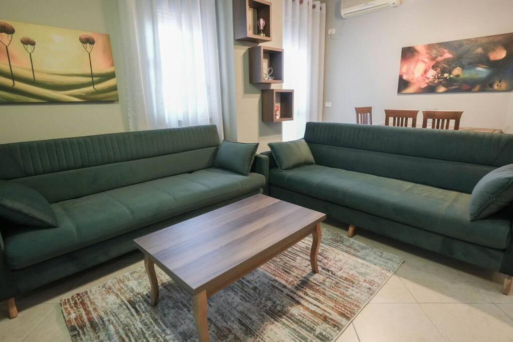 Staycation, City Center Apartment With Balcony Tiran Dış mekan fotoğraf