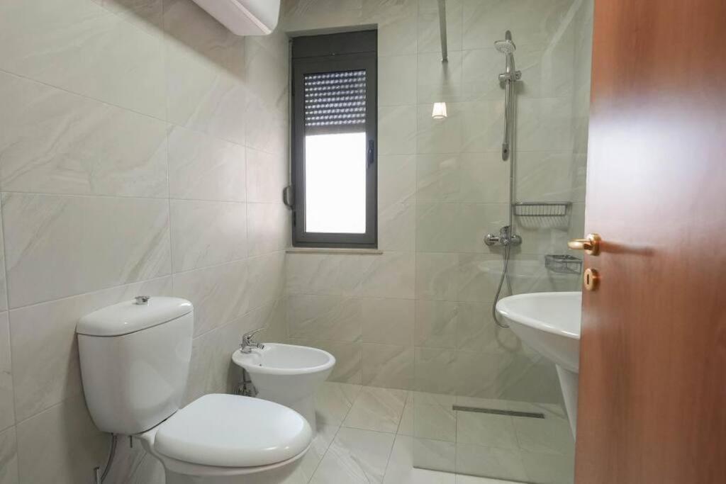 Staycation, City Center Apartment With Balcony Tiran Dış mekan fotoğraf