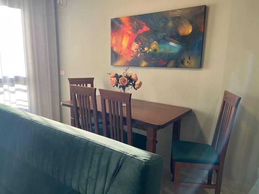 Staycation, City Center Apartment With Balcony Tiran Dış mekan fotoğraf